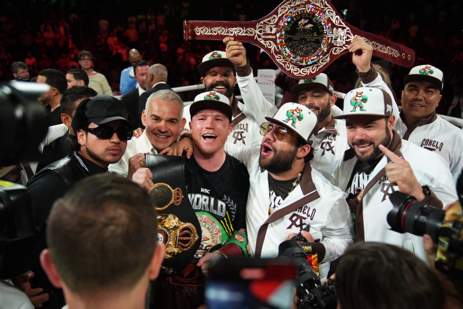 Canelo trop bon pour Berlanga - Canada Fighting