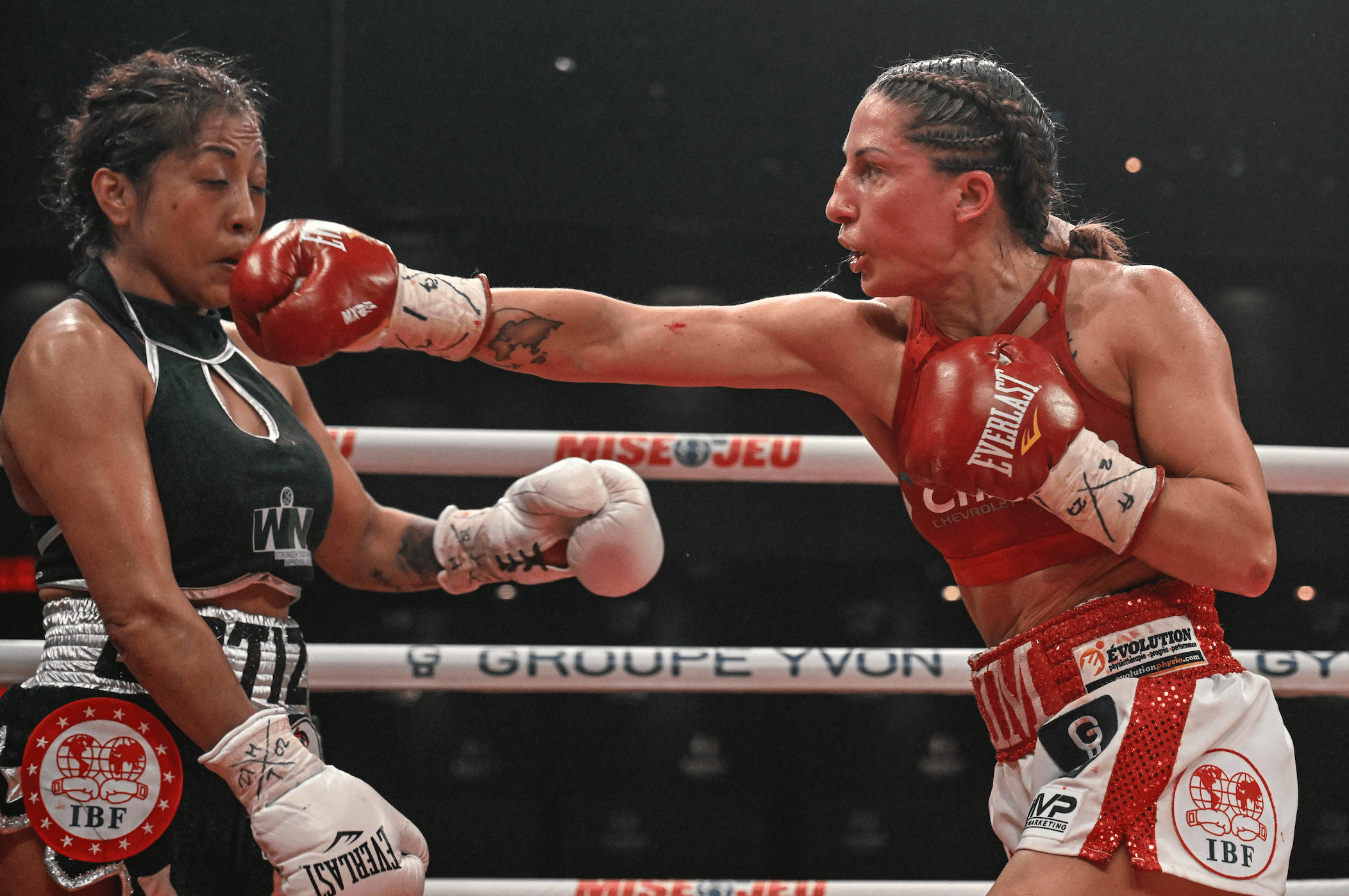Kim Clavel décroche son billet pour un combat de championnat du monde - Canada Fighting