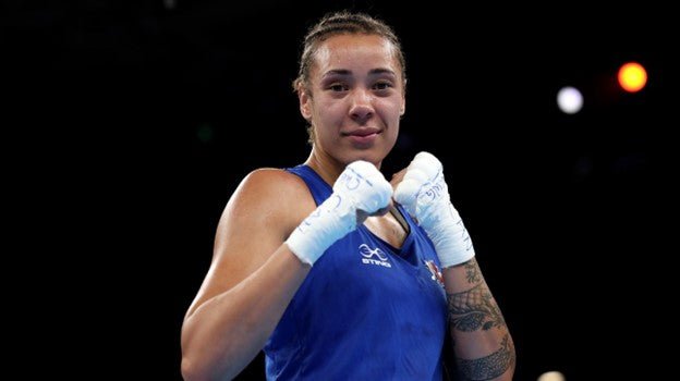 Tammara Thibeault décroche sa première victoire chez les pros - Canada Fighting